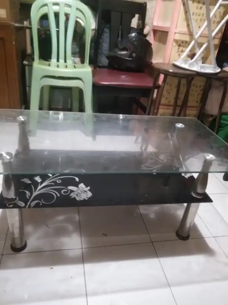 meja tamu aja gak pake kursi