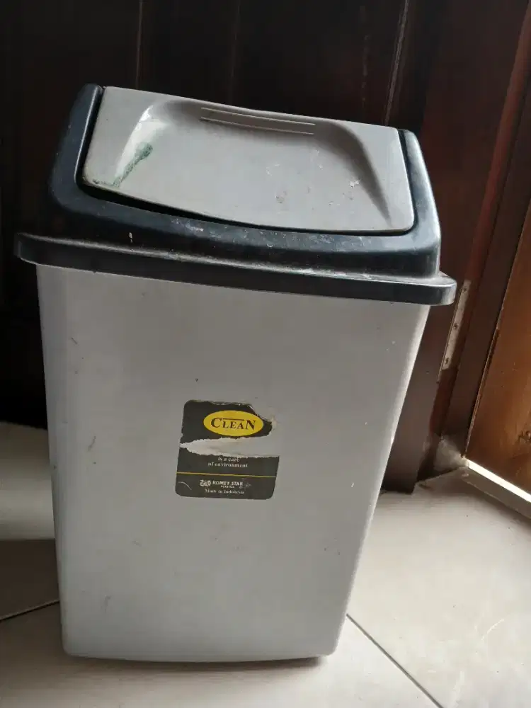 Tong Sampah dengan Cover Murah