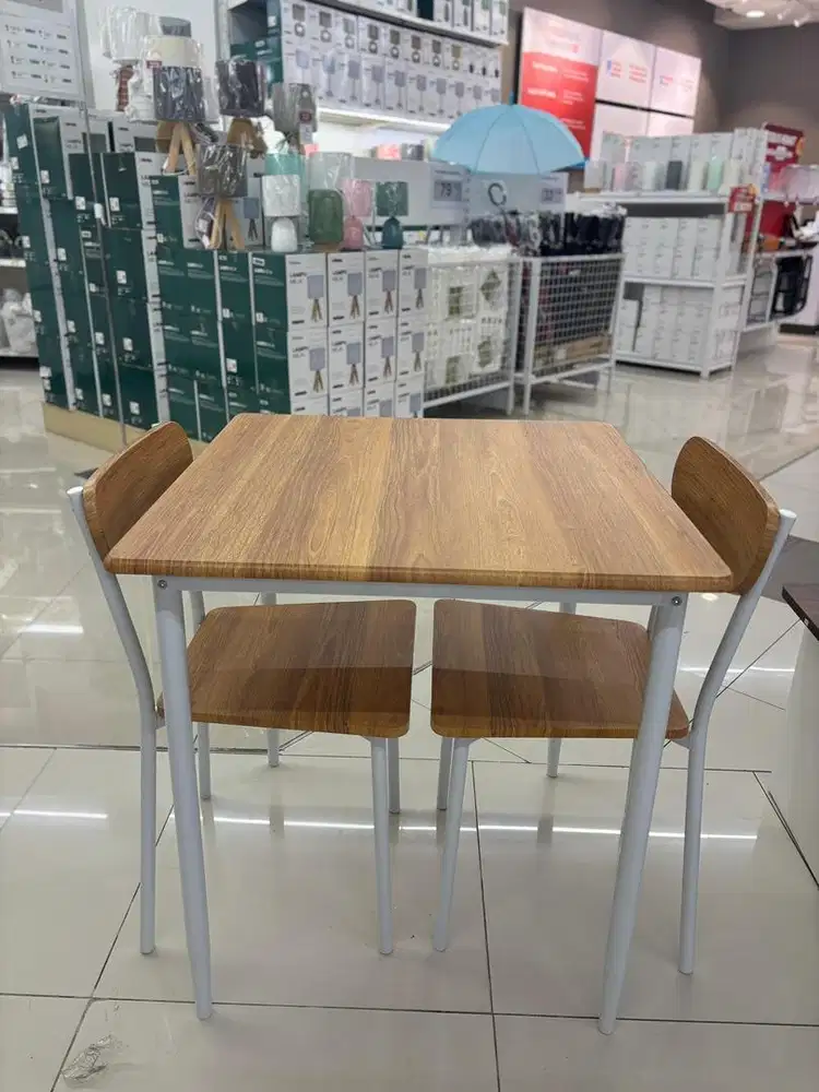 MEJA MAKAN MINIMALIS