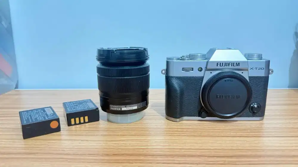 Fujifilm XT20 +Lensa Kit + 2 Baterai