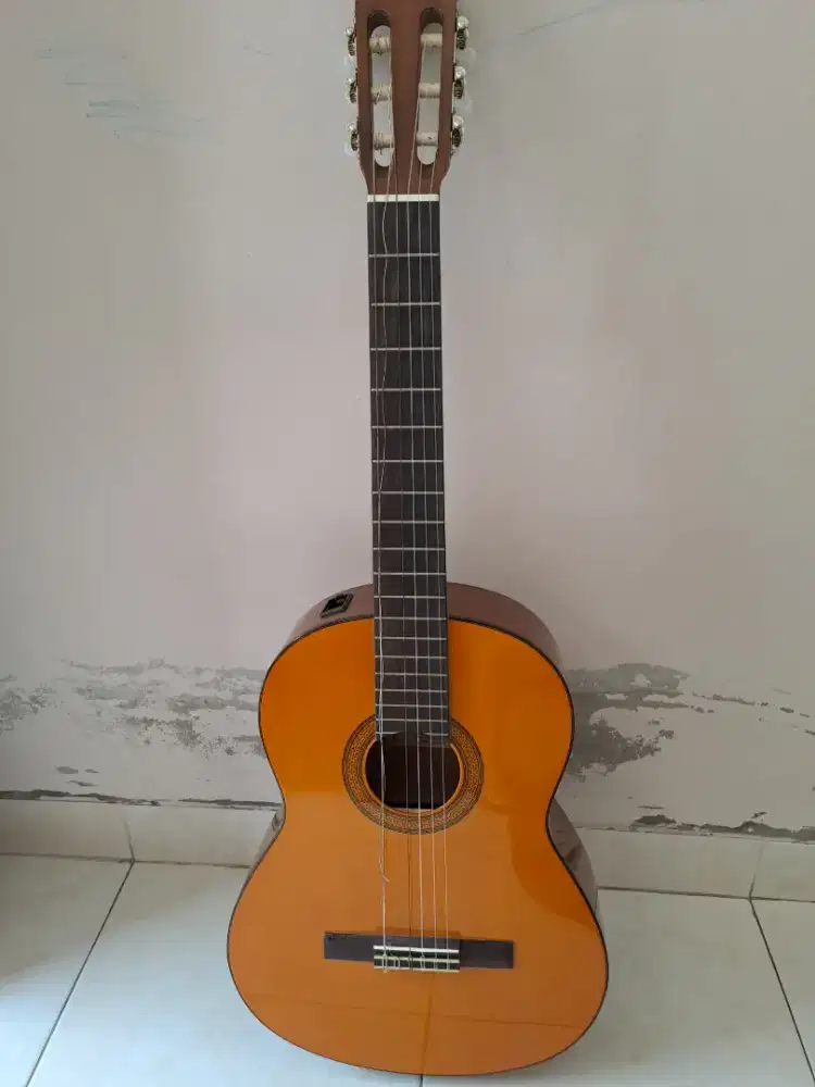 Gitar klasik yamaha