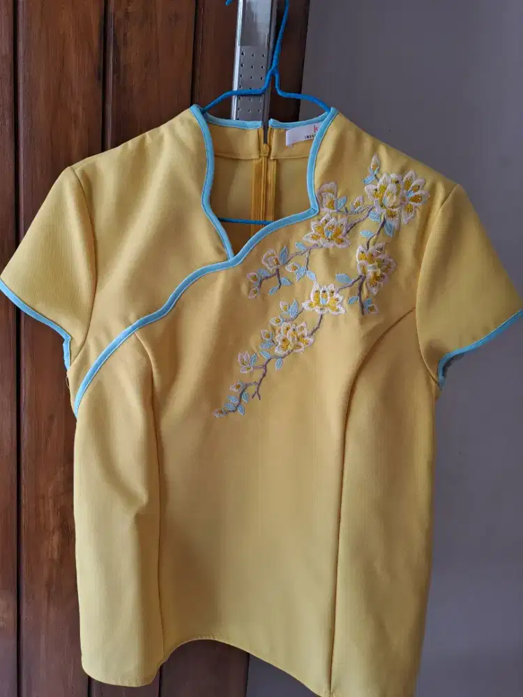 Blouse cheongsam kuning