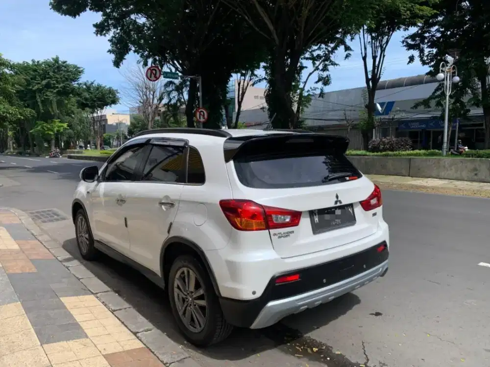 Mitsubishi OUTLANDER PX LIMITED Matic 2014 Putih KM Rendah ASLI