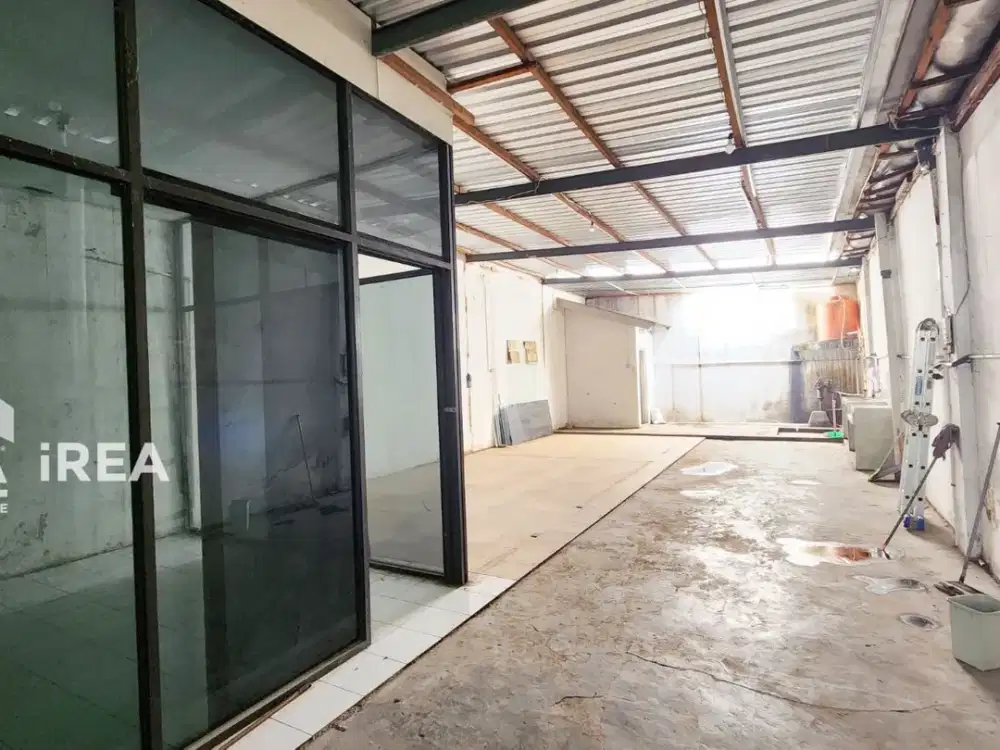 DISEWAKAN RUANG USAHA DI SOLO DEKAT ALUN-ALUN KIDUL