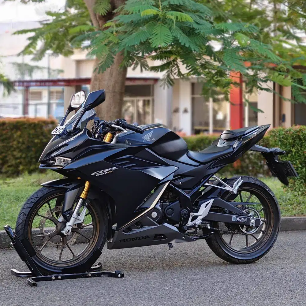 HONDA NEW CBR 150R NON ABS 2023 HITAM SILVER KM 6K PAJAK ON KAYAK BARU