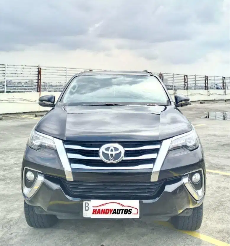 Toyota Fortuner VRZ Tahun 2017 Automatic Hitam Metalik