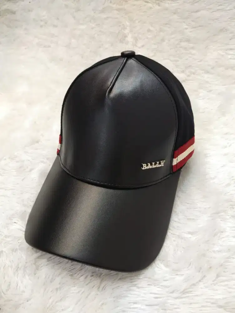 Luxury BALLY caps sangat mewah dan keren banget