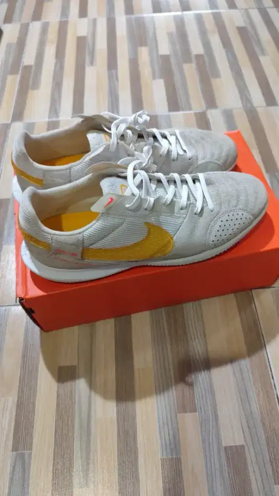 Nike STREETGATO Futsal Size 43