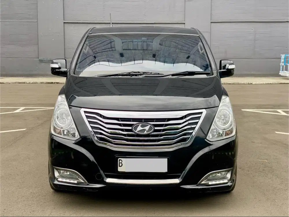 HYUNDAI H-1 ROYALE DIESEL AT HITAM 2015