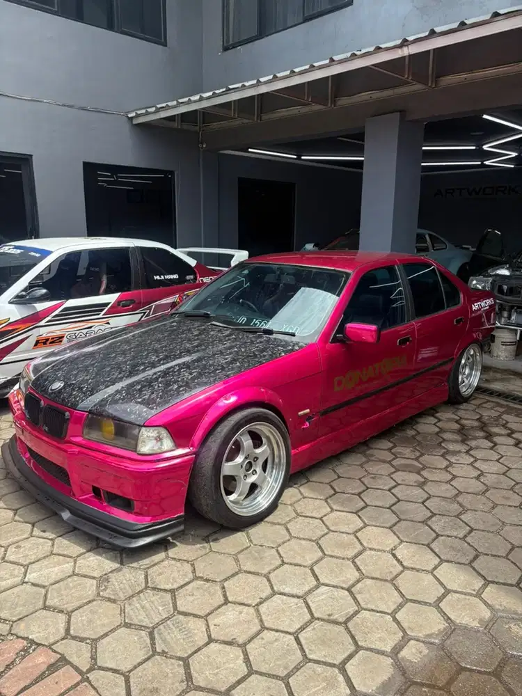 BMW 323i 1997 Bensin