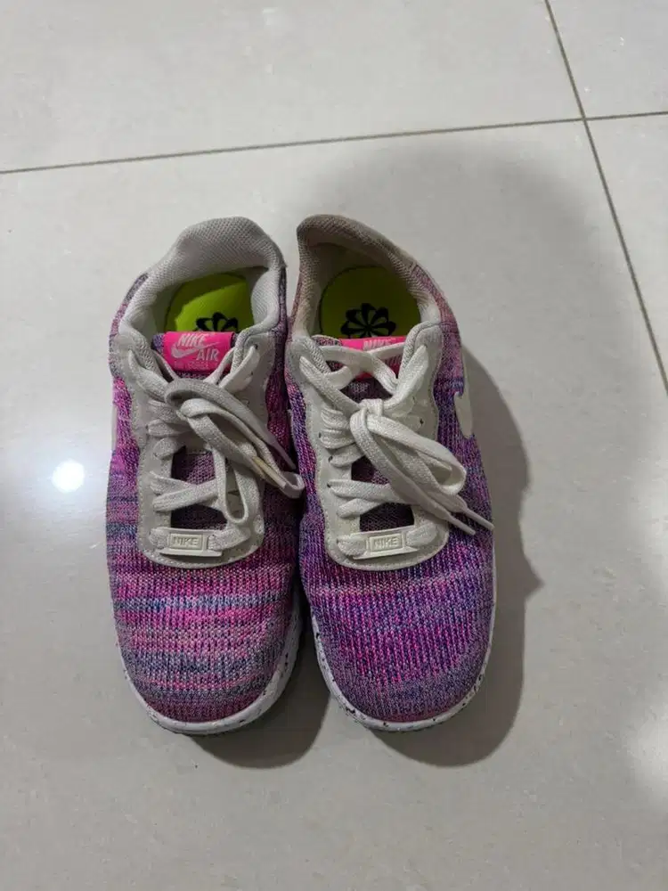 NIKE AIR WOMAN second