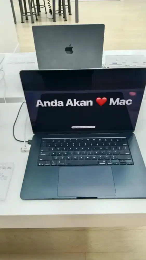 MacBook Air M4 13 Inci