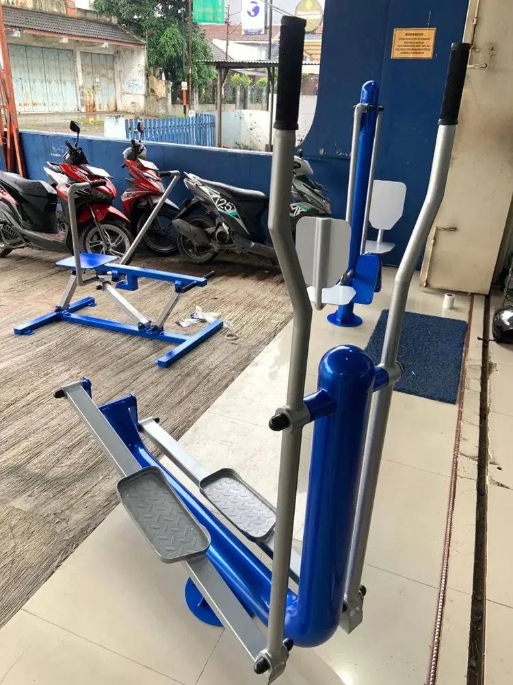 Alat fitness outdoor elliptical machine berkualitas dan bergaransi