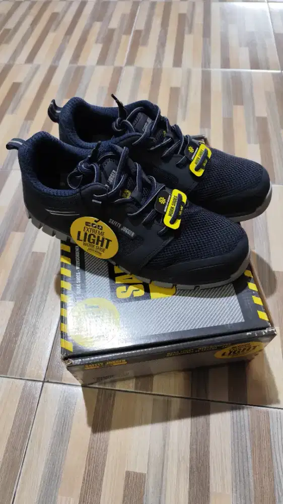 Sepatu Safety Jogger Ligero. Size 42. Warna Navy Blue