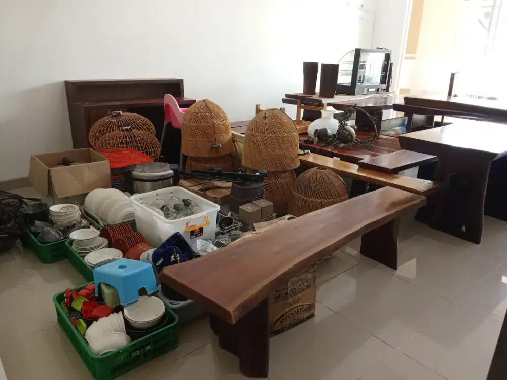 Di jual meja exs resto meja trambesi solid