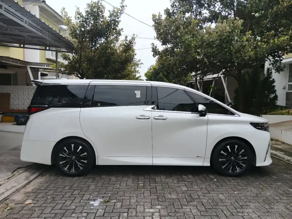 Toyota Alphard hybrid