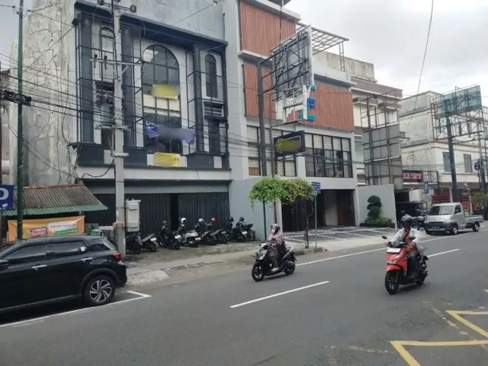 Disewakan Ruko Strategis 3,5 Lantai di Sagan Pusat Bisnis, Terban, Gondokusuman, Yogyakarta