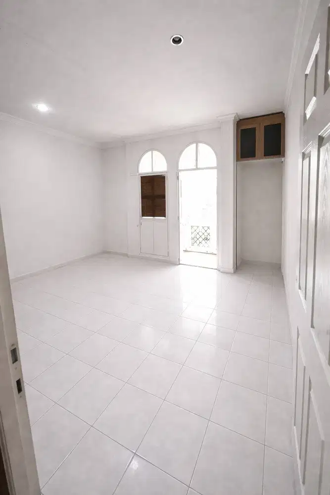 Dijual Ruko 3 Lantai di Singgasana Bandung Siap Pakai