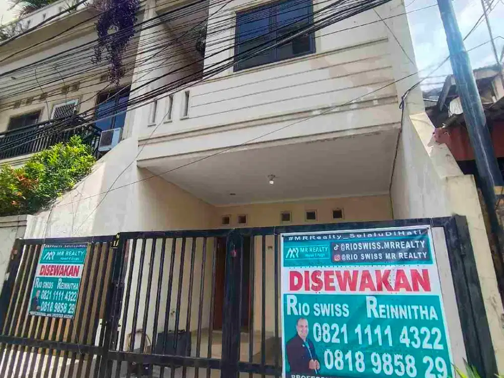 Rumah Siap Huni 3 Lantai di Tanjung Duren