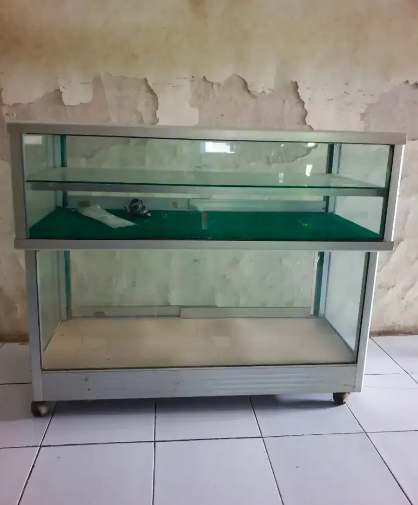 Etalase konter pulsa