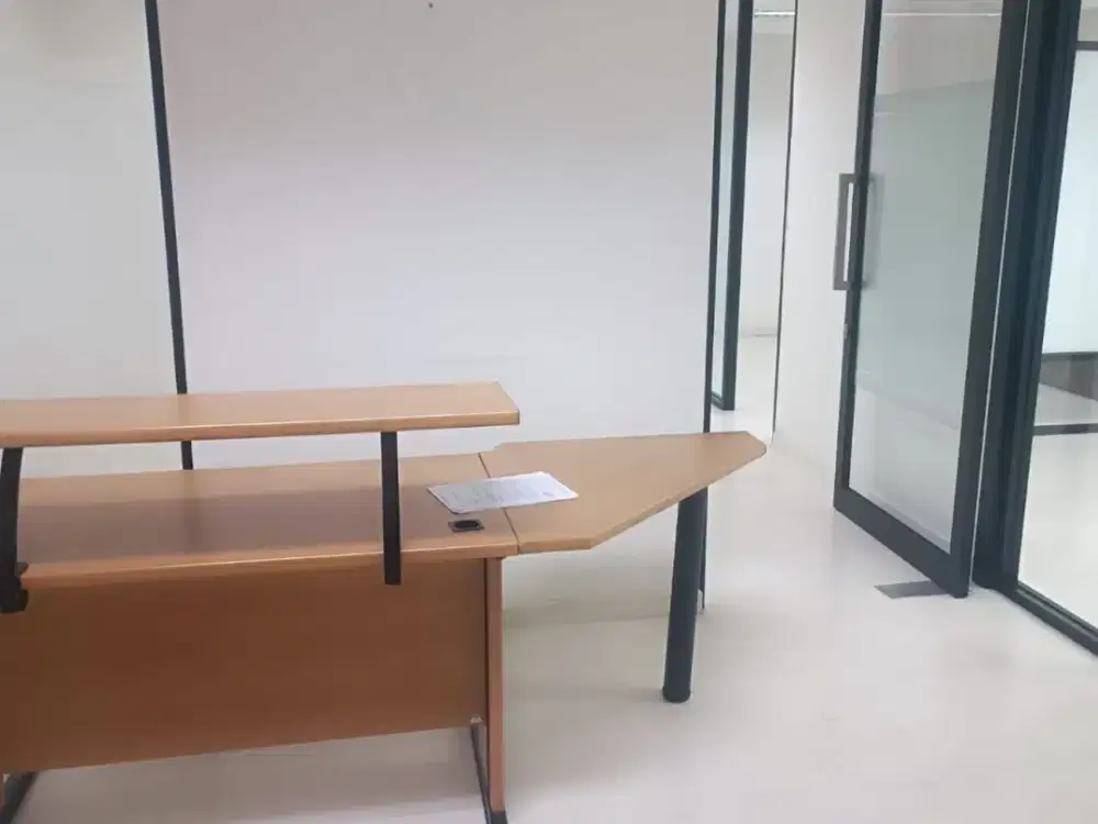 SEWA KANTOR DI  JAKARTA SELATAN  KUNINGAN  73M2  PARTISI  230K NEGO