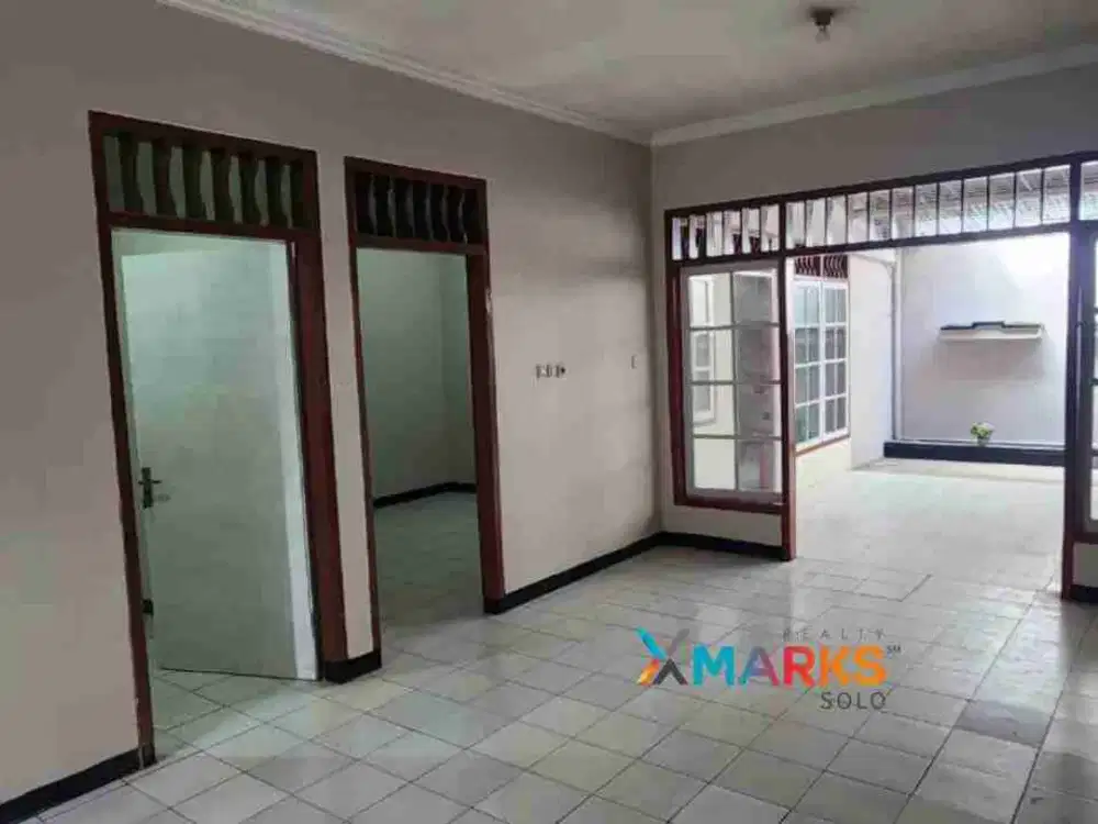 Disewakan Rumah Siap Huni Cakep Lingkungan Aman Cocok untuk Kantor atau Rumah Tinggal