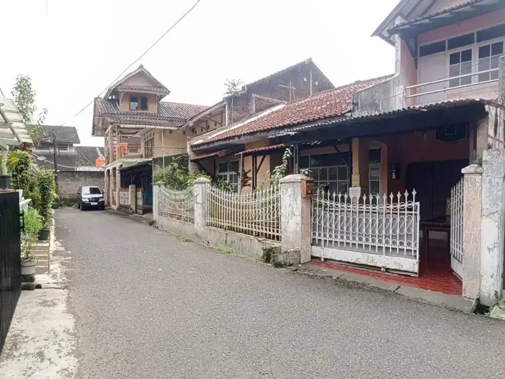 JUAL RUMAH MURAH 1½ LANTAI  DENGAN KONDISI APA ADANYA  SUMMARECON DI RIUNG  BANDUNG