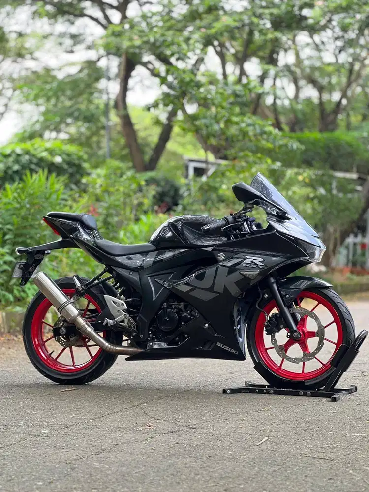 SUZUKI GSX R150 2022 BLACK KM LOW PAJAK PANJANG SIAP JALAN