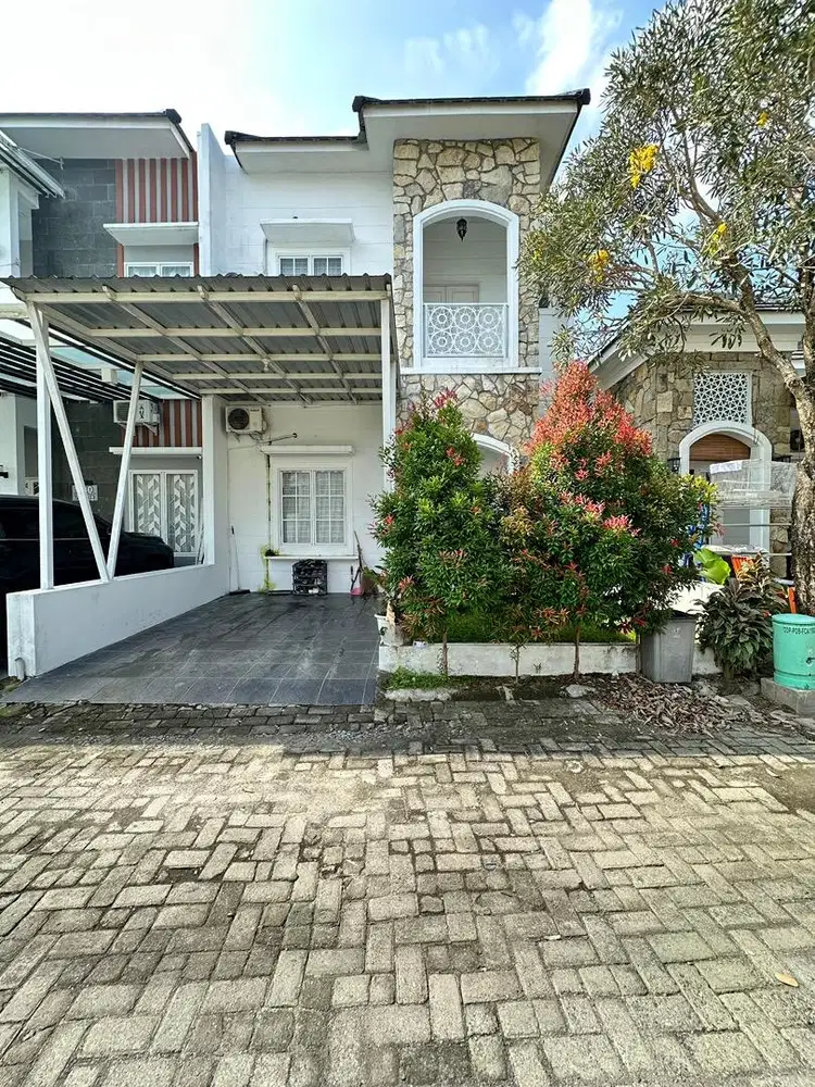 RUMAH FULL FURNISHED DALAM KOMPLEK FLAMBOYAN RAYA