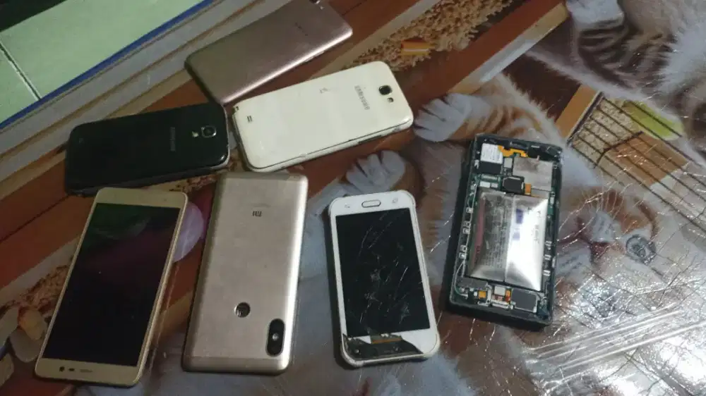 Menampung hp android rusak / mati total / terbelah dua