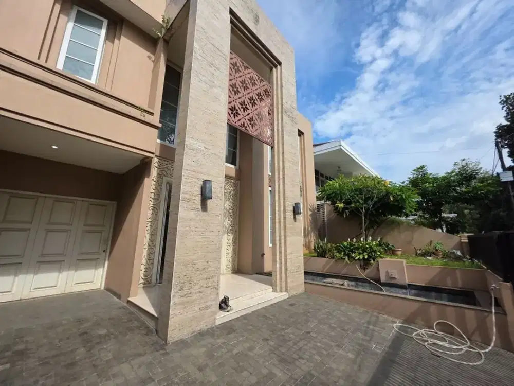 Sewa Rumah Pondok Indah Depan Taman, Jakarta Selatan