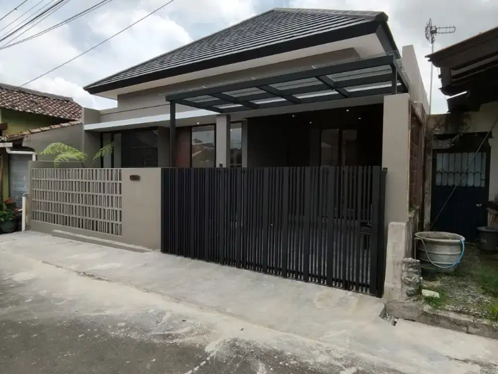DI JUAL RUMAH KONTEMPORER MODERN DALAM PERUMAHAN DEKAT KAMPUS UII JAKAL
