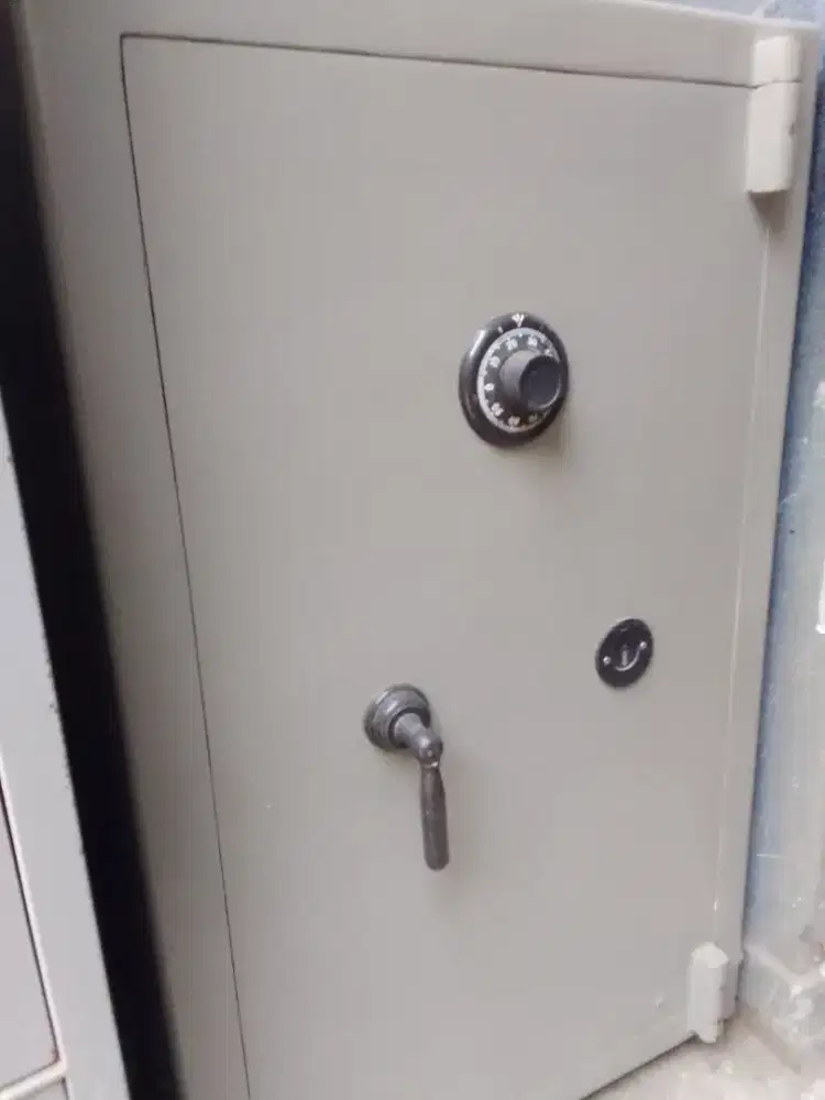 Jual murah Brankas merk Ford