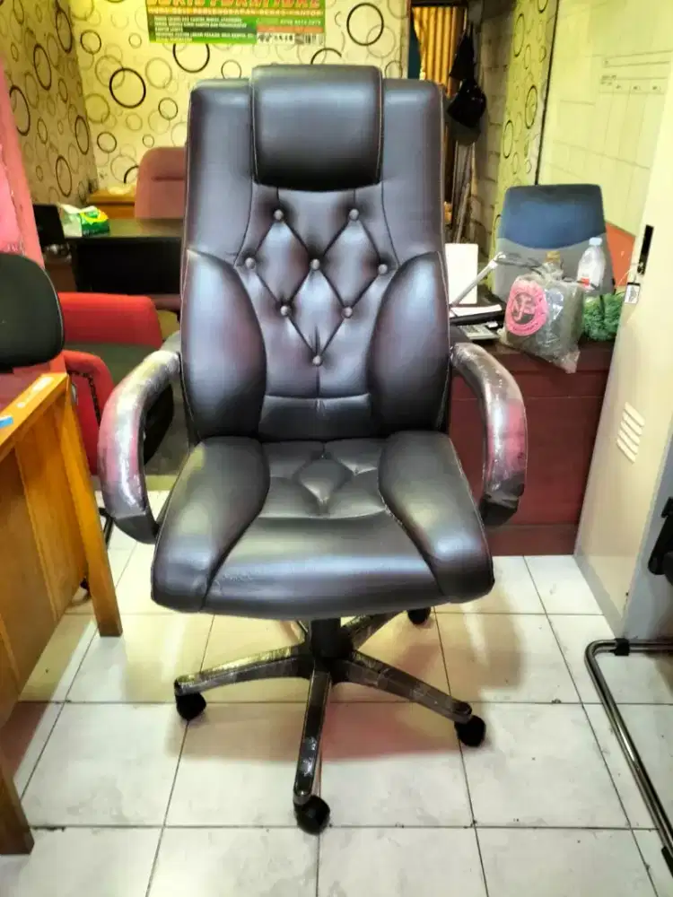 Kursi direktur kantor