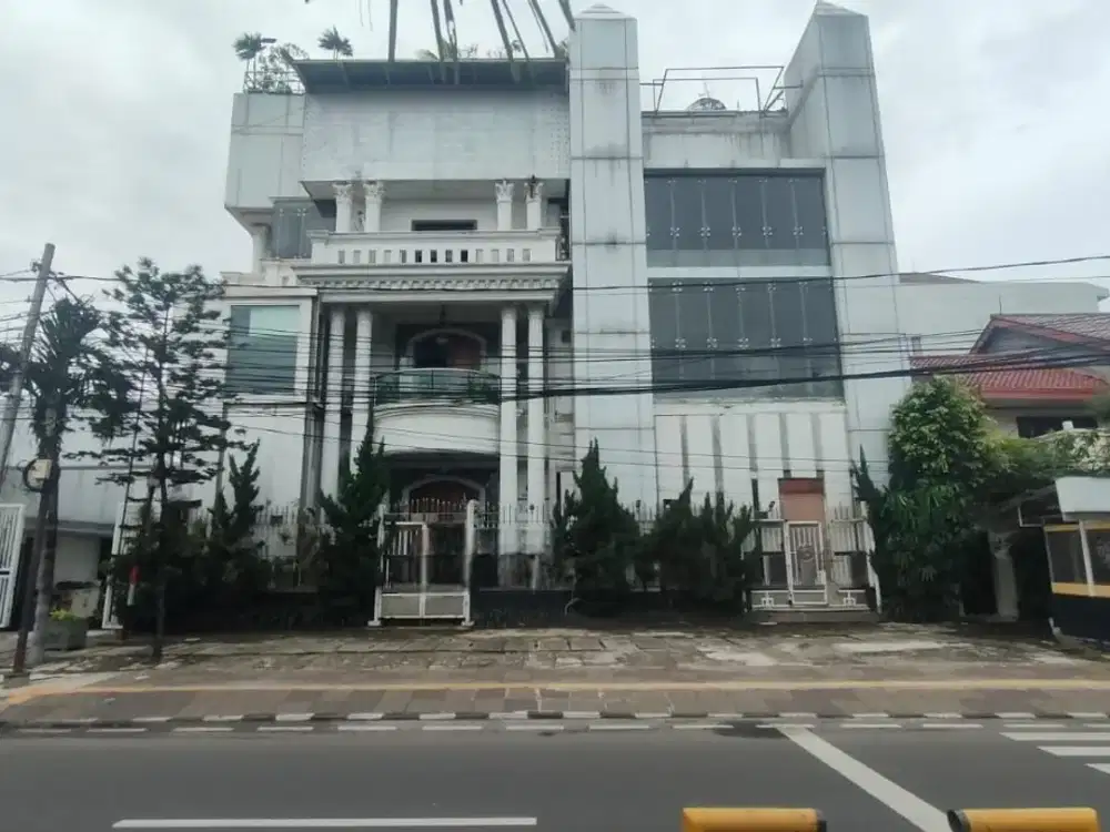 Gedung 4lt di Cempaka Putih Barat, Hanya 7 Menit ke Tol Pulomas