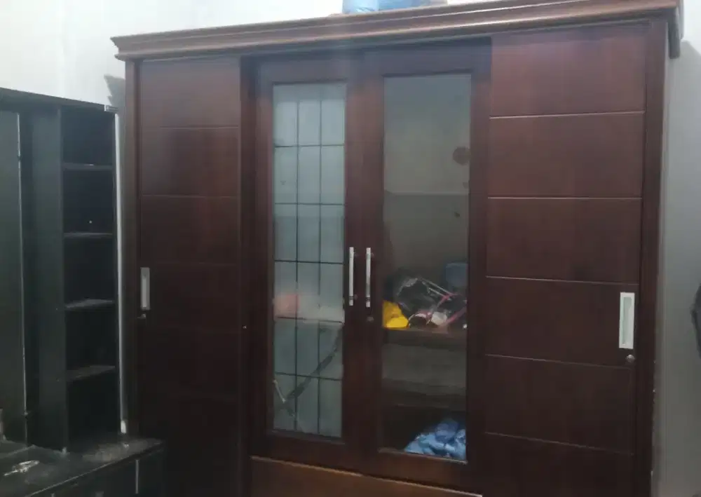 LEMARI PAKAIAN 4 PINTU