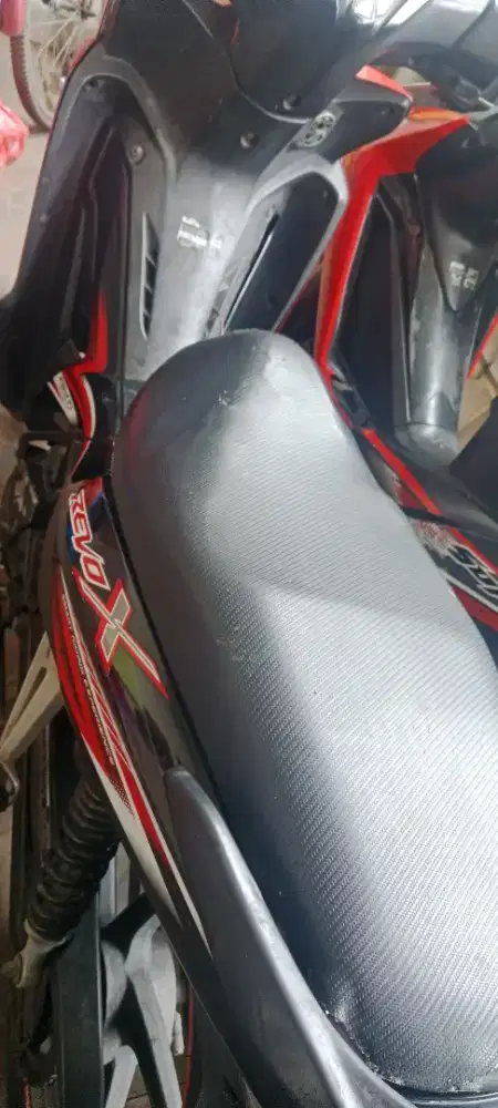 2 unit sepeda motor lengkap pemilik pertama