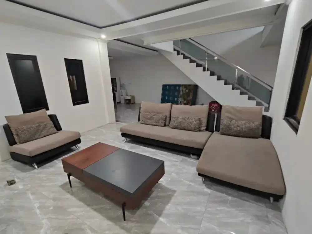 Jual 1 set sofa dan meja merek informa