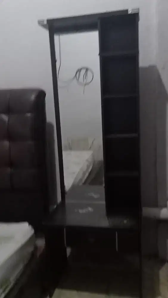 MEJA RIAS KACA PERSEGI PANJANG