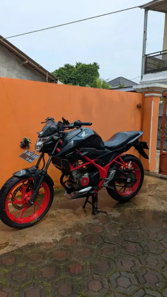 FOR SALE ALL NEW CB150 R 2016 SE