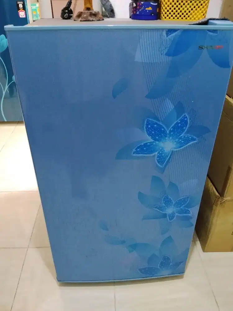 Kulkas Sharp dijual