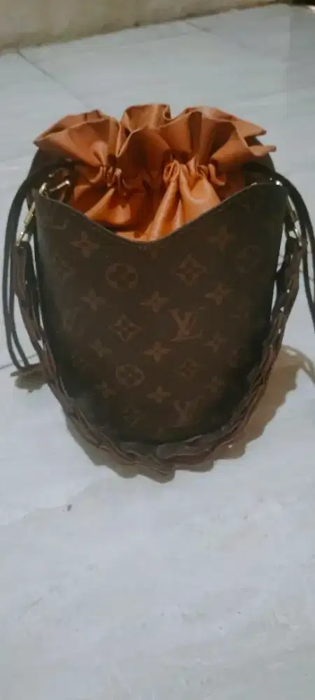 Tas Louis Vuitton bucket