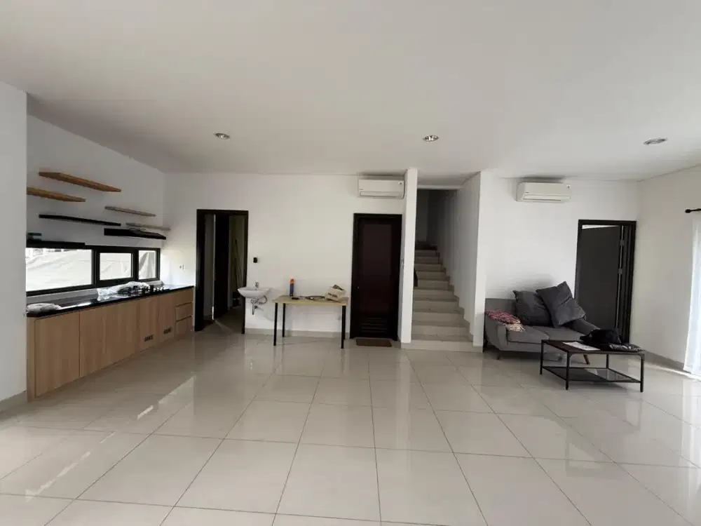 Sewa Cluster Wisteria Metland Menteng – Hunian Mewah dengan Attic Room & Full AC! (007)