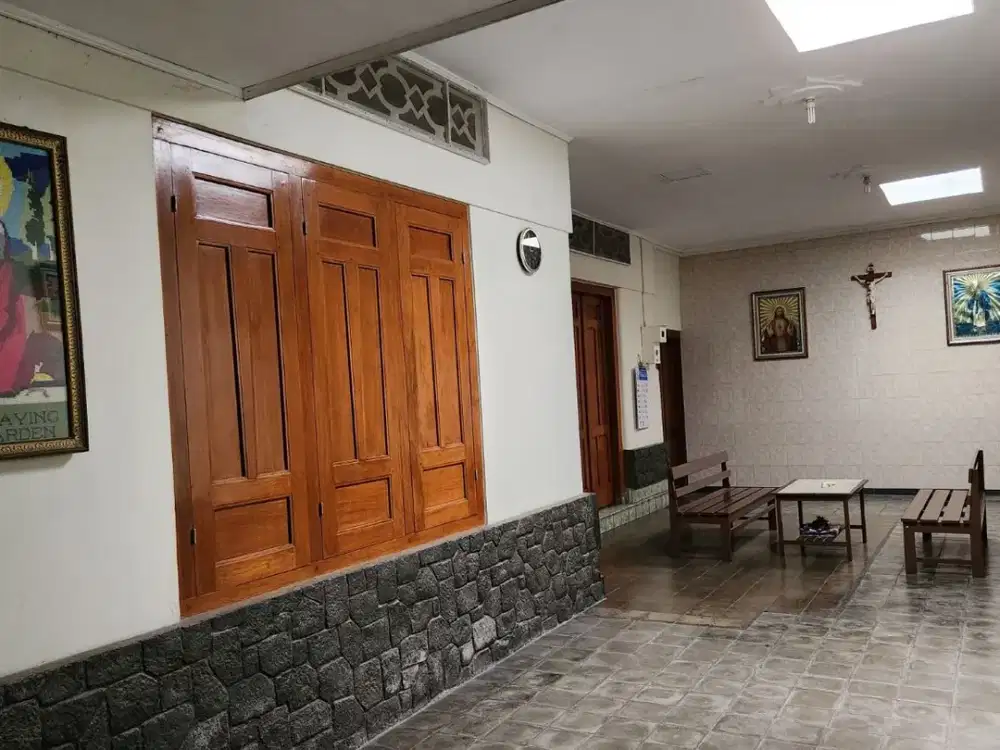 DIJUAL RUANG USAHA DAN RUMAH DI SOLO DEKAT PURA MANGKUNEGARAN