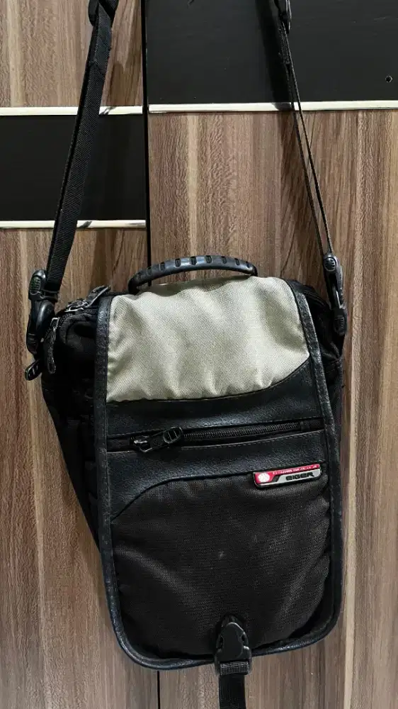 Tas Selempang Eiger