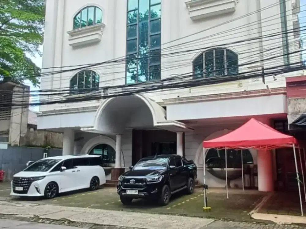 HOT SALE Gedung kantor 3 lantai + ROOFTOP Lift, Semi Furnished, SHM Di Kemang Jak Sel  CL 626