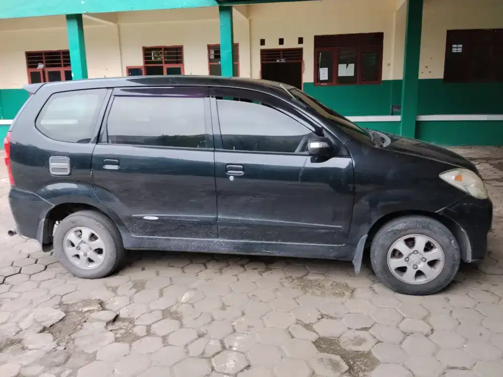 Daihatsu xenia 2010 metik