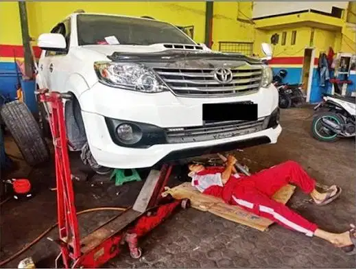 MEKANIK MOBIL BERPENGALAMAN BUTUH CEPAT RUNGKUT SURABAYA