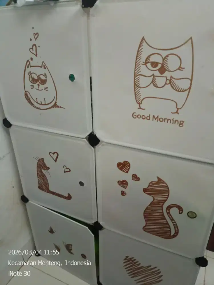 Lemari Baju Anak Putih