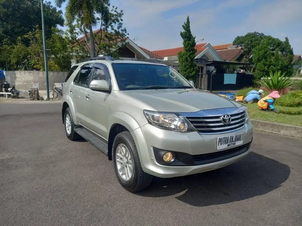 TOYOTA FORTUNER 2.7 G AT 2013